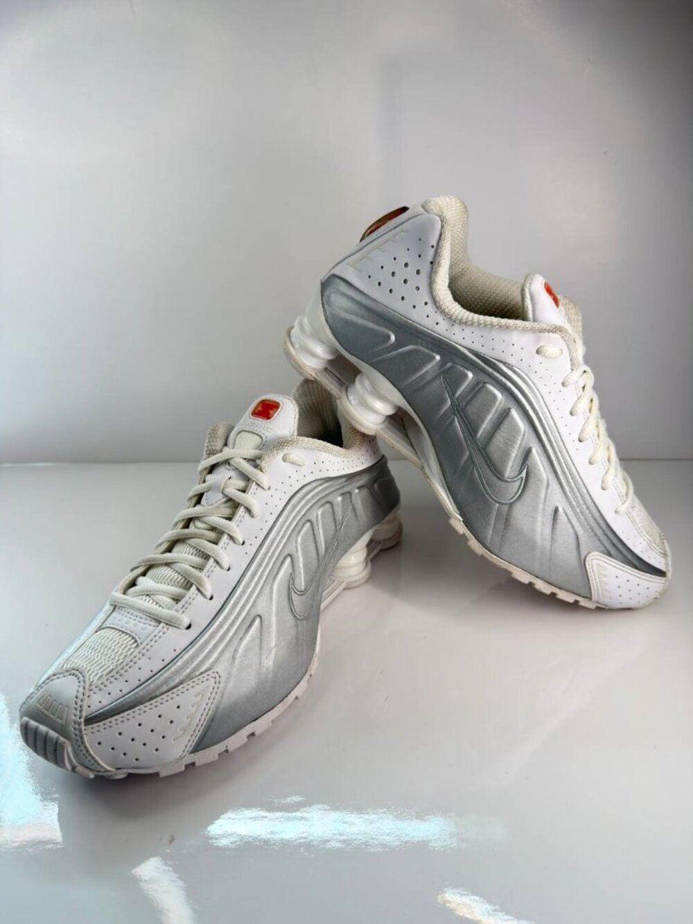 Nike Shox Sneakers – White/Silver – Unisex – Women’s US 9.5 / Men’s US 8